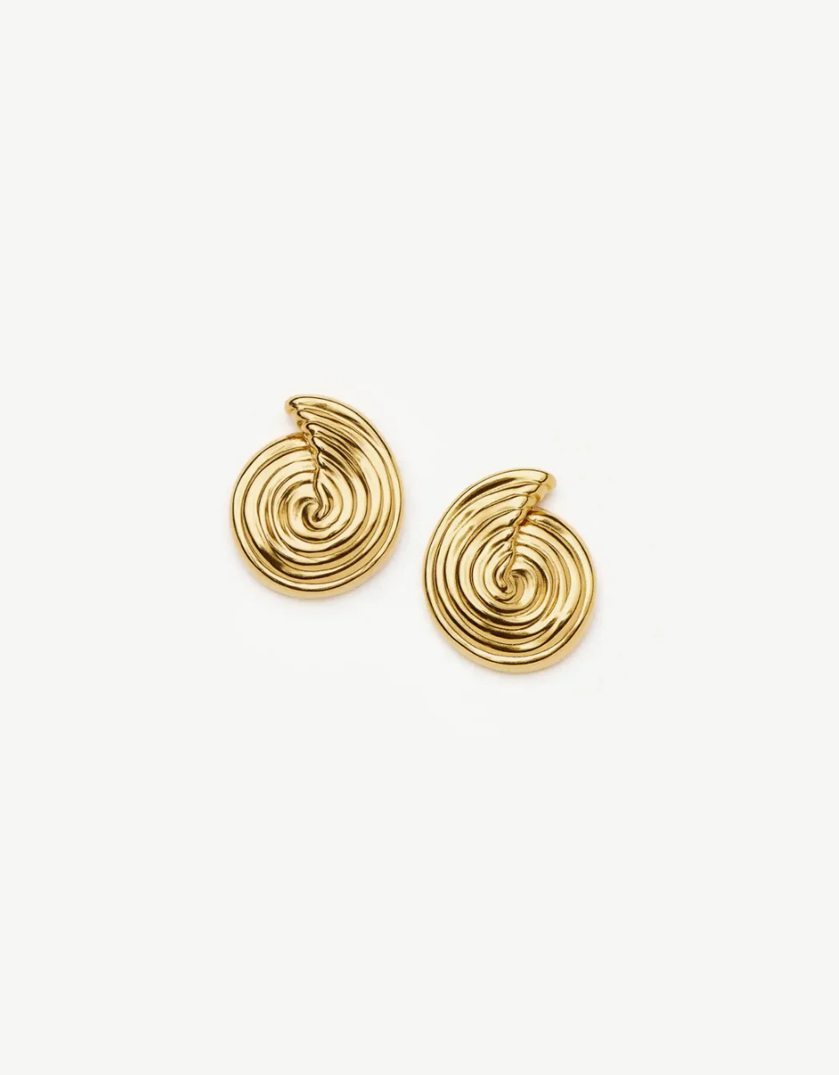 Brincos de pino em espiral