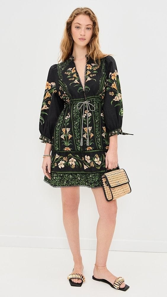 Minivestido negro con arco de flores