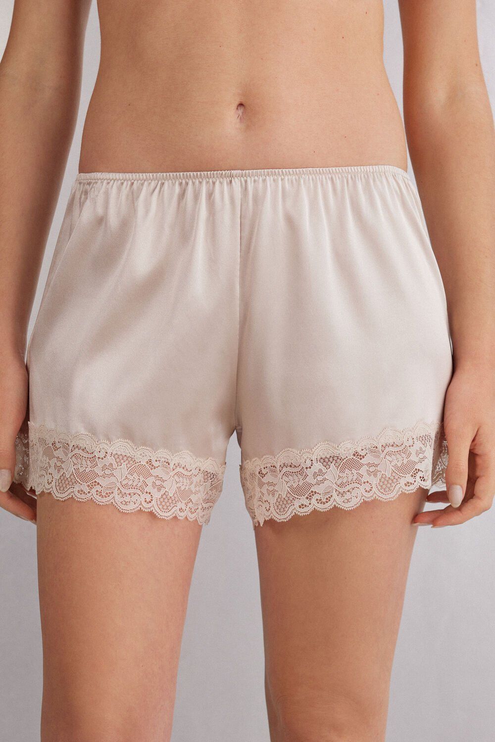 【THEAIRTOWN】lace satin shorts 05a48fff-ce12-4484-98dc-