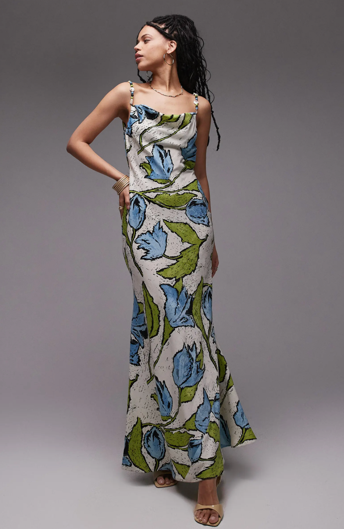 Vestido com estampa floral e decote canoa