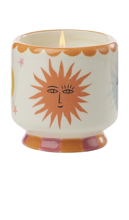 Una candela in ceramica dipinta a mano a forma di sole di Dopo