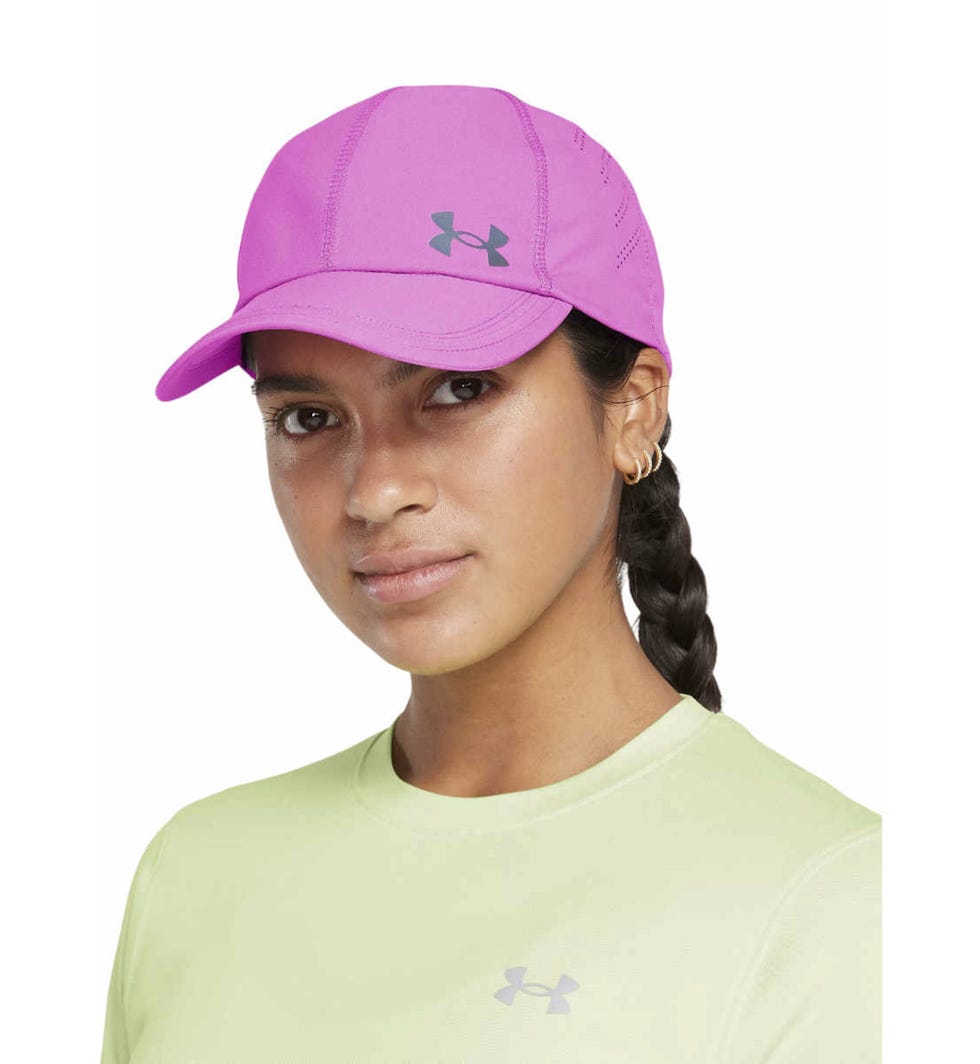 Cappelli da running: il modello rosa shocking di Under Armour