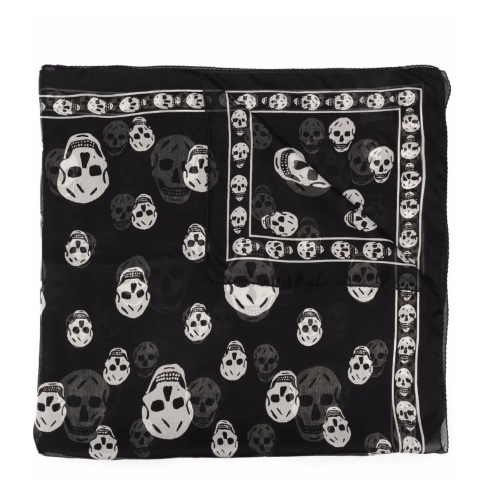 Skull scarf in black/white 