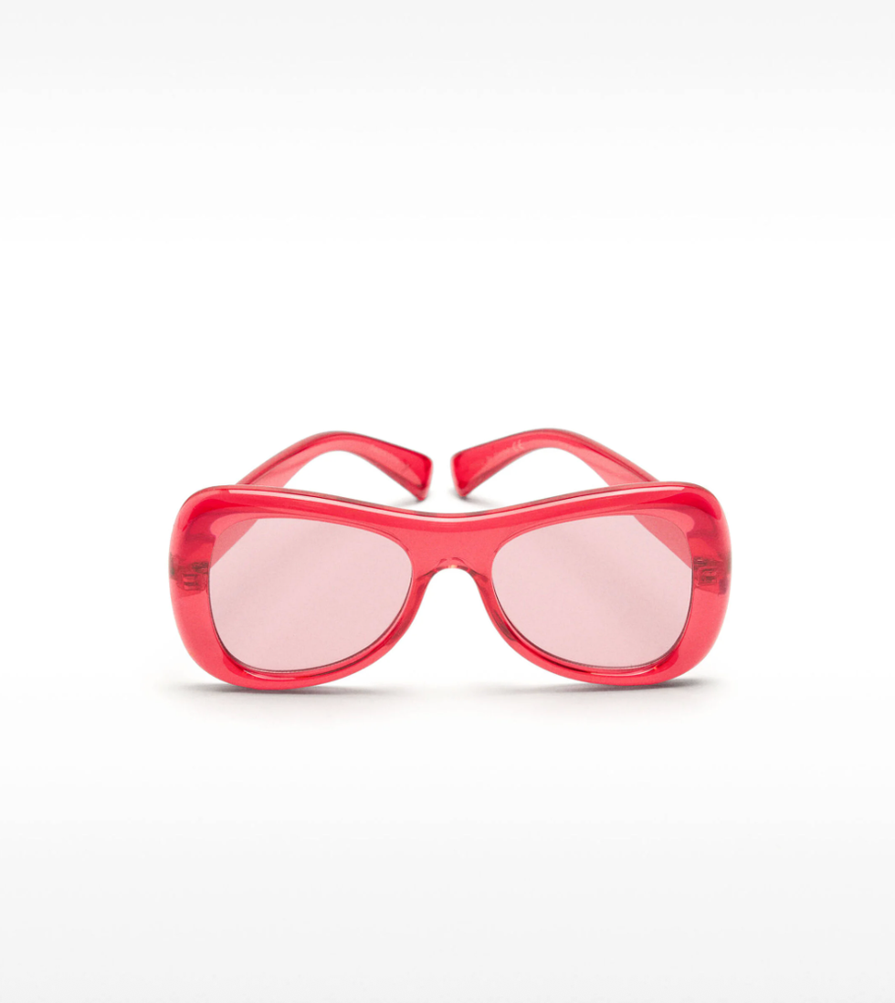 Gafas de sol de plástico en color rojo