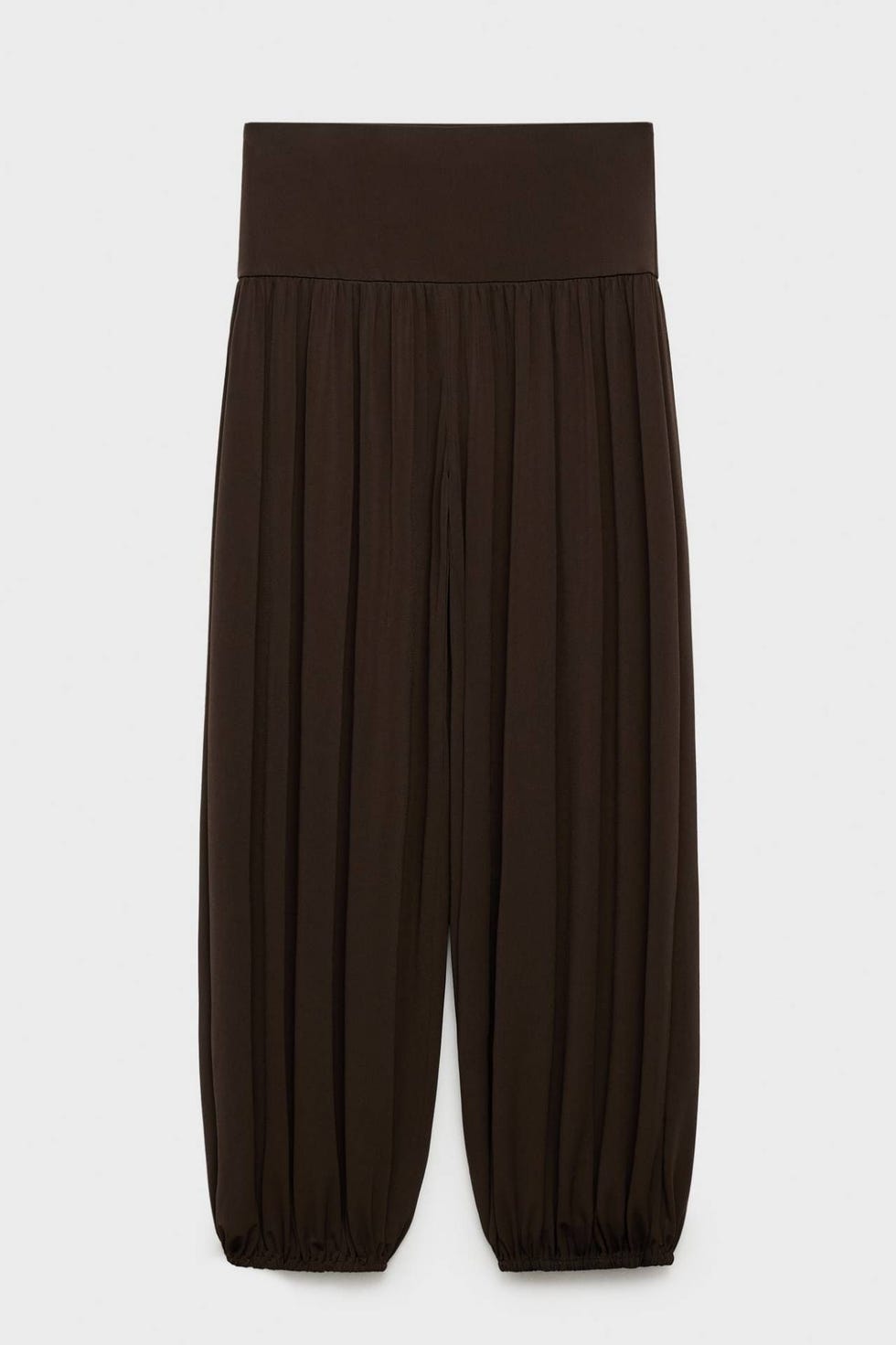 Pantalón marrón con tiro medio y cintura con panel elástico