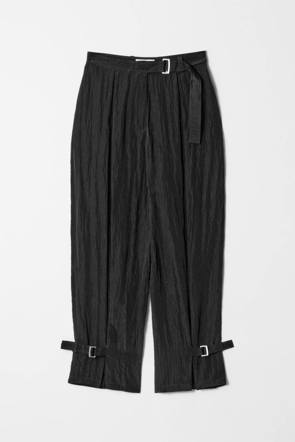 Pantalón holgado con pliegues y trabillas ajustables en los tobillos