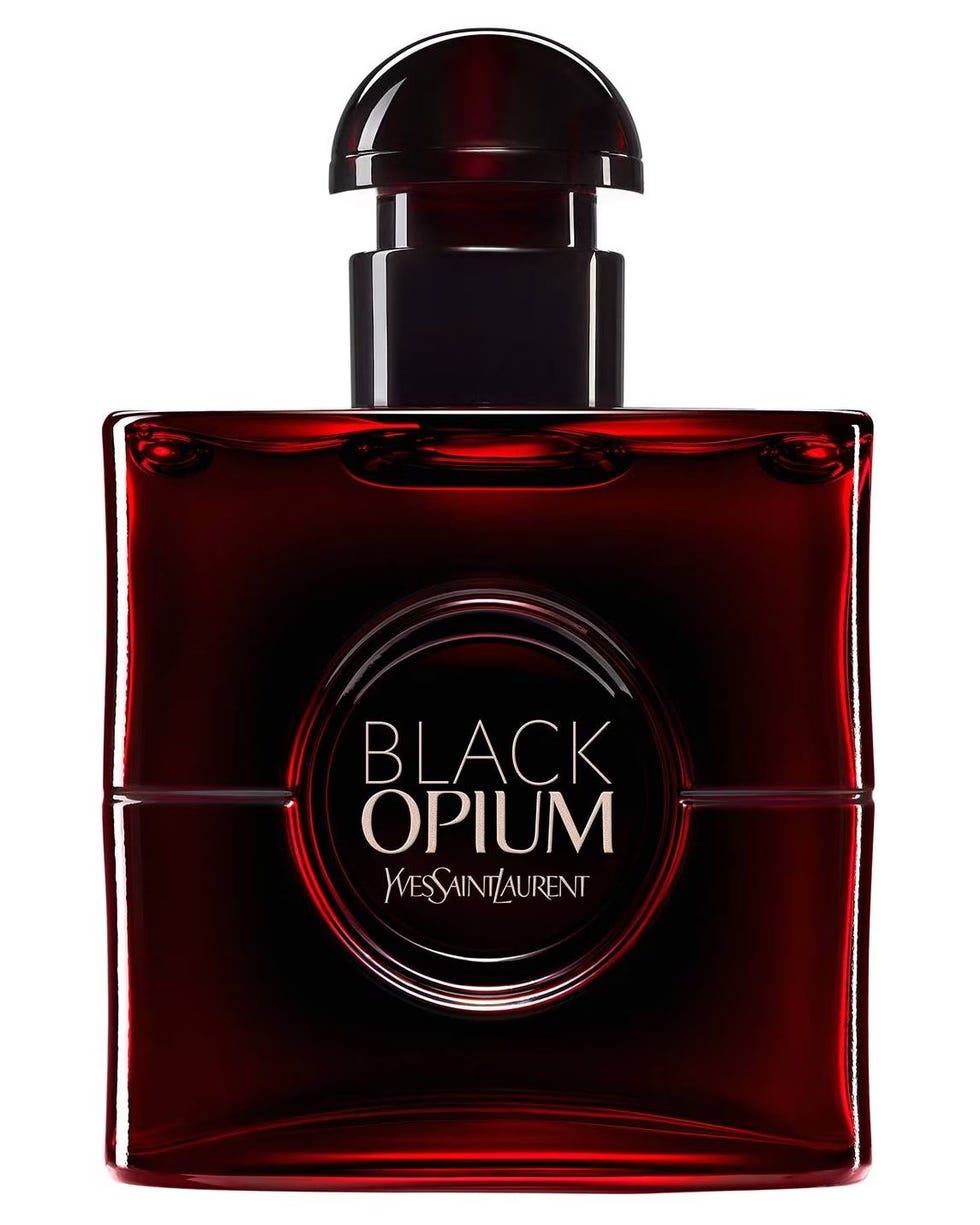 Yves Saint Laurent Black Opium sobre vermelho 