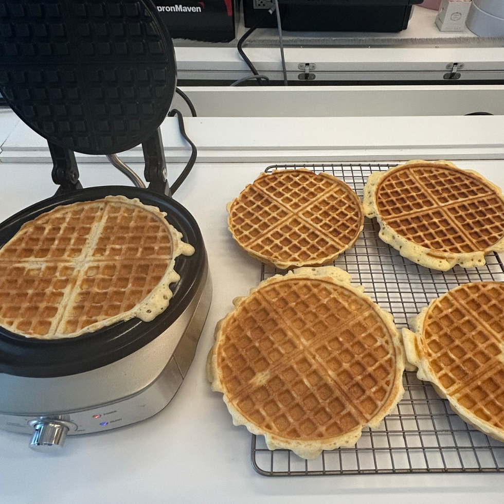 No-Mess Classic Waffle Maker