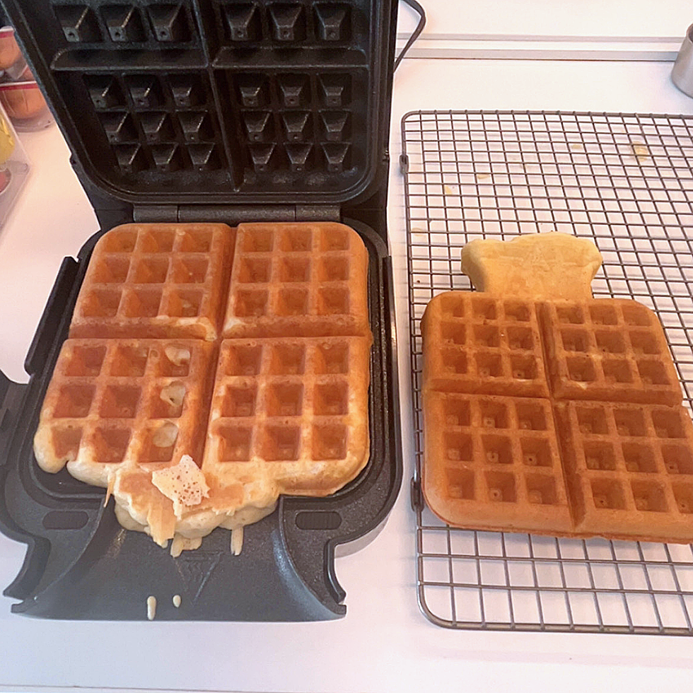 NeverStick PRO Belgian Waffle Maker