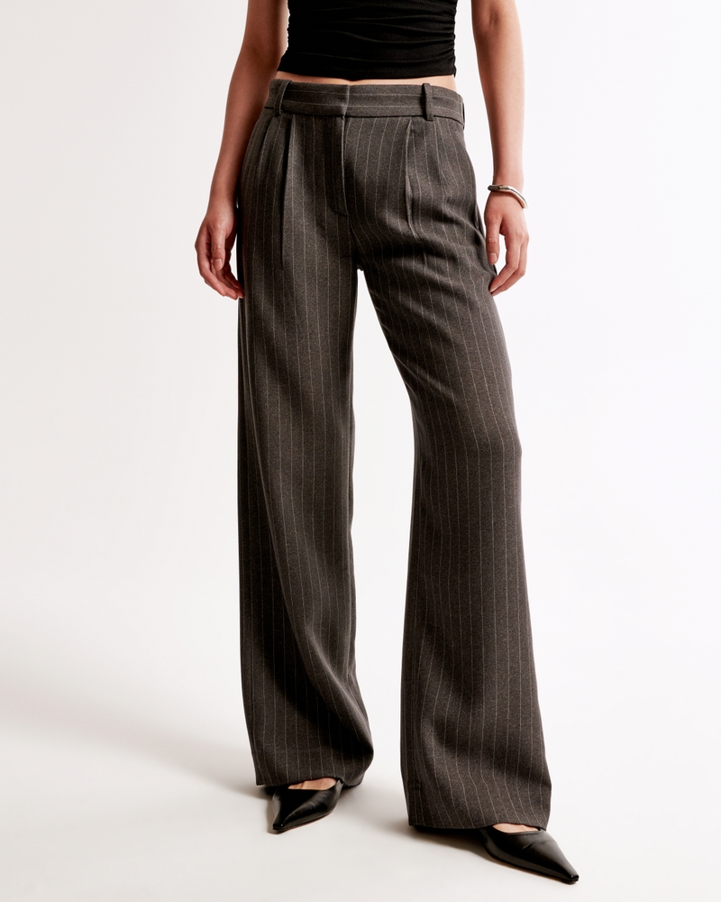 Sloane – Figurbetonte Hose mit weitem Bein und niedriger Leibhöhe