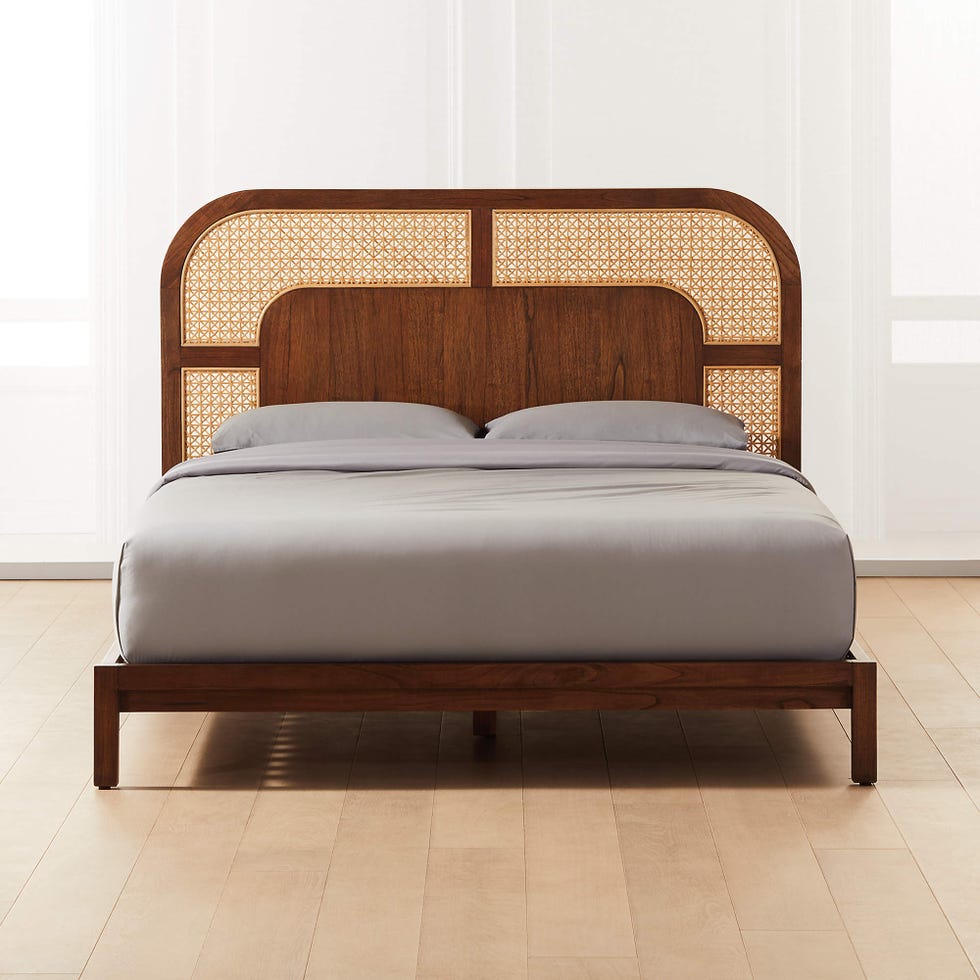 Nadi Bett aus Holz und Rohrgeflecht