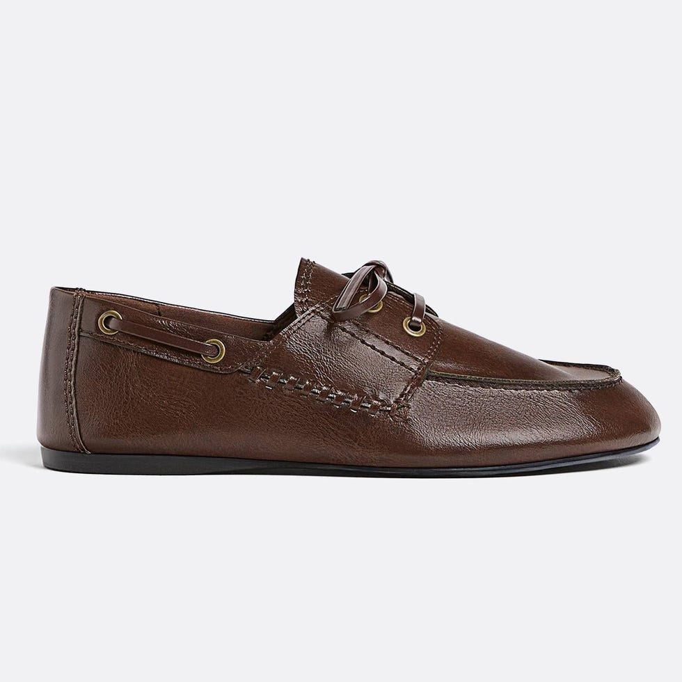 Mocasín efecto piel con detalle de cosido