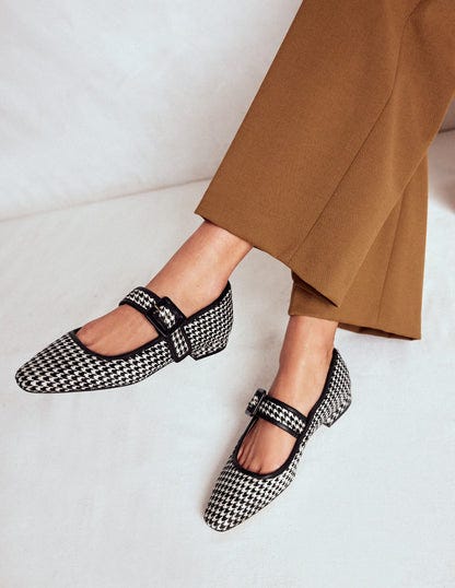 Vic Chisel Toe Mary Janes White/Black
