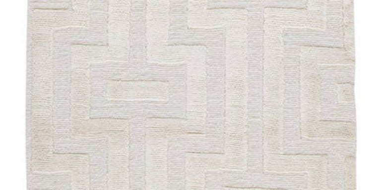 Best White Rugs Rug Ideas Long A Decorator S Secret White Rugs Ground And Unify All Kinds Of Rooms No Matter The Style Or Era