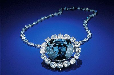 Jewellery, Fashion accessory, Blue, Diamond, Gemstone, Body jewelry, Necklace, Sapphire, Silver, Pendant, 