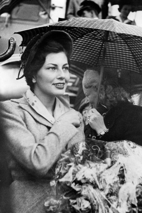 (GERMANY OUT) Soraya (Esfandiary Bakhtiary) *22.06.1932-25.10.2001+ Kaiserin von Persien 1951-1958, Iran  - Ankunft in Genf, Schweiz  - 26.09.1951  (Photo by ullstein bild/ullstein bild via Getty Images)