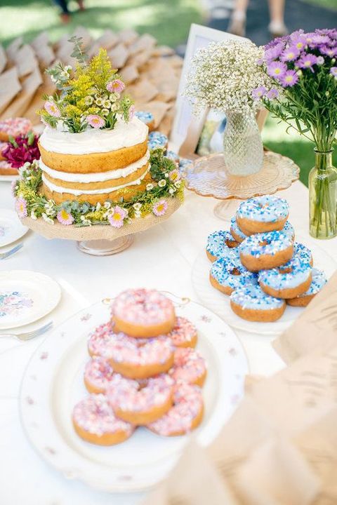 <p>Designer Morgan Childs took the flower crown craze one step further by garnishing this wedding cake with delicate blooms for a fresh and colorful dessert table.</p><p>Via <a href="http://www.moanaevents.com/" target="_blank">Moana Events</a></p>