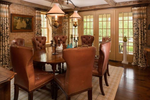 Farmhouse Decor Is Luxurious In This Historic Property - Antique Farmhouse