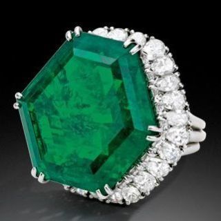 Green, Emerald, Gemstone, Fashion accessory, Jewellery, Ring, Engagement ring, Diamond, Body jewelry, Jade, 