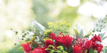 Tablecloth, Petal, Bouquet, Flower, Red, Centrepiece, Cut flowers, Artifact, Floristry, Flower Arranging, 