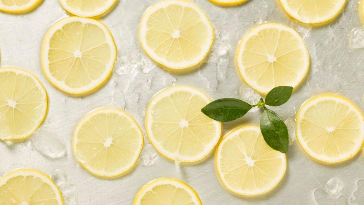 Acqua, limone e bicarbonato: proprietà e benefici