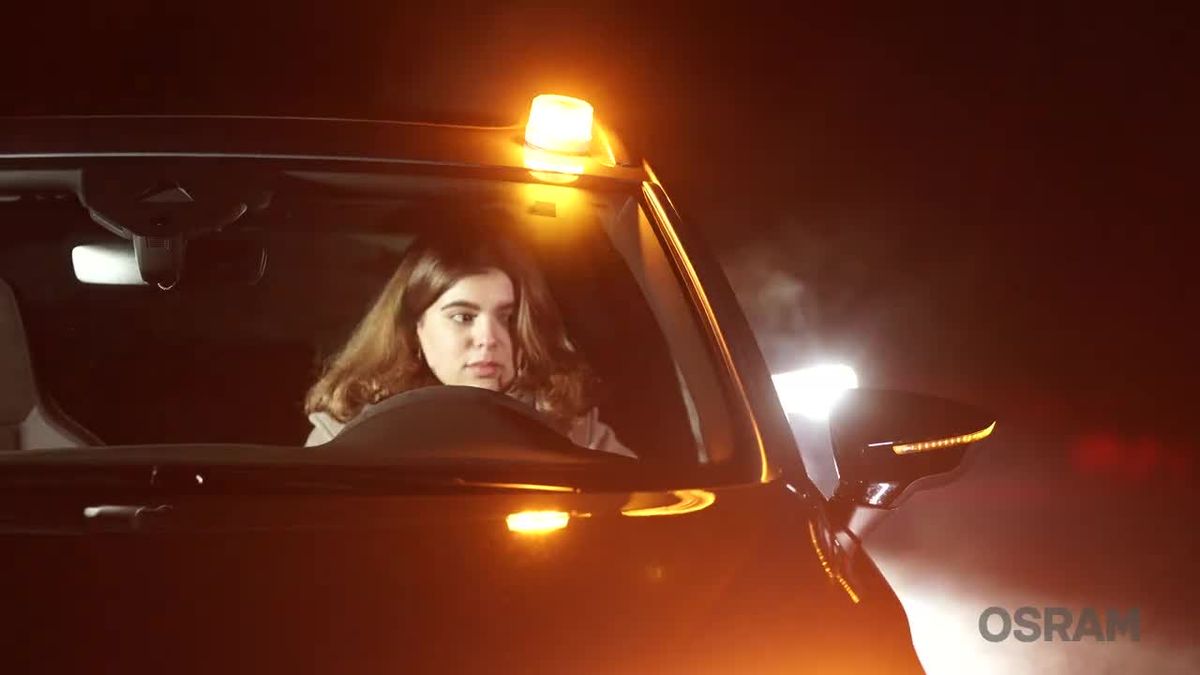 Cuándo hay que utilizar en el coche las luces de emergencia?