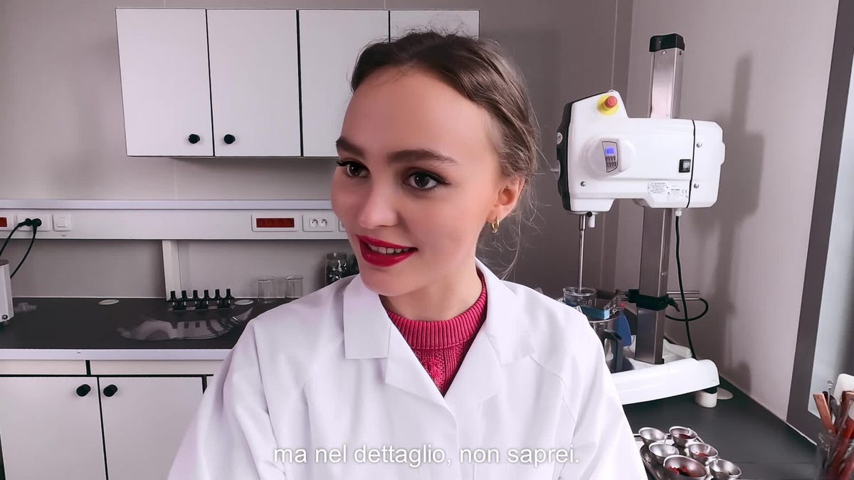 preview for Lily Rose Depp per il rossetto Rouge Coco Bloom