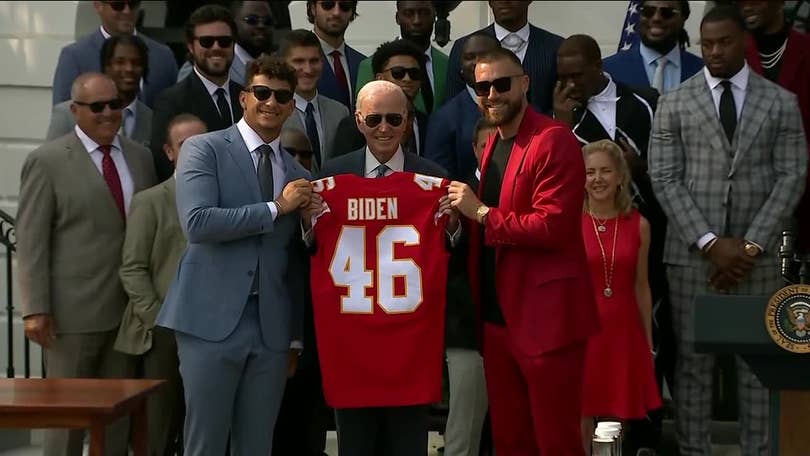 Patrick Mahomes, Travis Kelce Share Hilarious Moment During Chiefs' White  House Visit