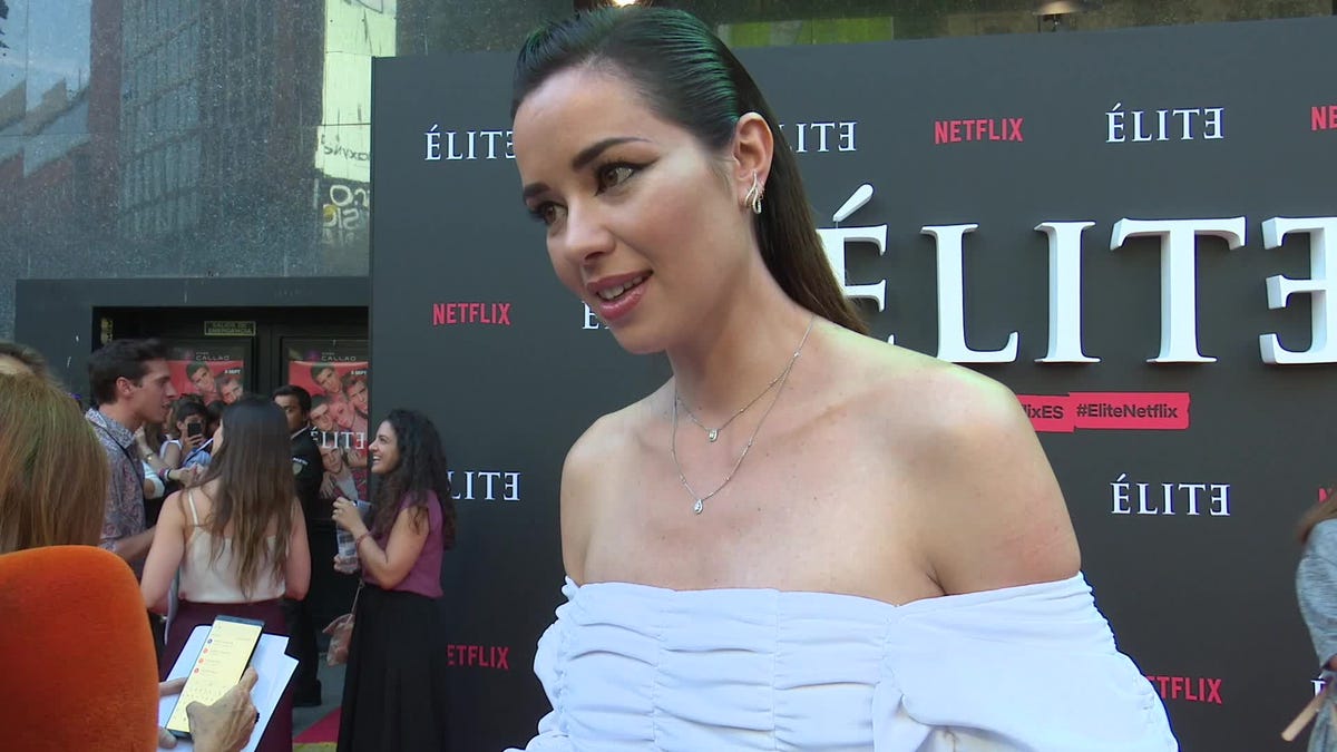 Premiere, Beauty, Hairstyle, Red carpet, Carpet, Shoulder, Fashion, Flooring, Dress, Event, 