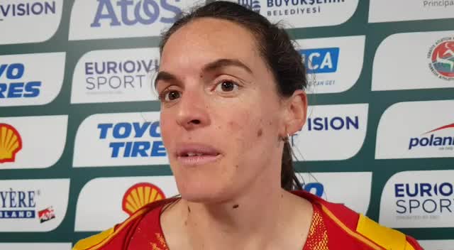 esther guerrero corre los 1500 metros en el europeo de estambul