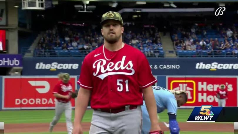 Votto hits tiebreaking HR in 8th, Reds beat Blue Jays 3-2