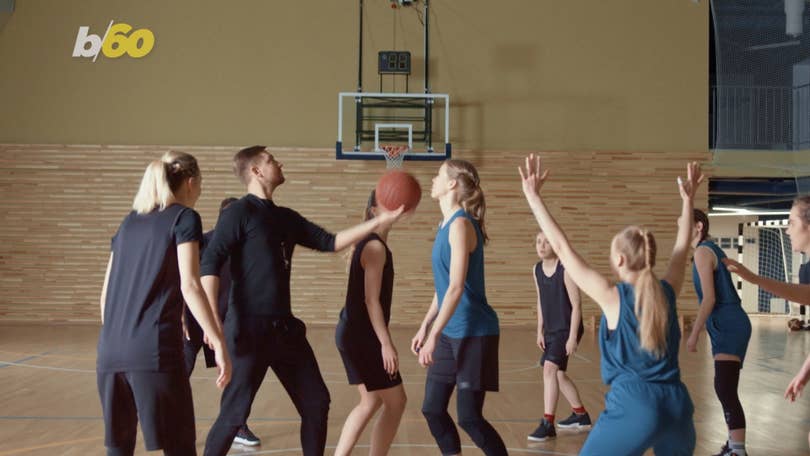 Caitlin Clark makes 2 free throws to break Pete Maravich's NCAA