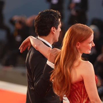 Jessica Chastain e Oscar Isaac infiammano il red carpet della Mostra del Cinema di Venezia 2021