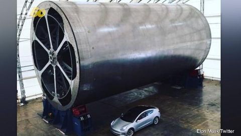 preview for Huge! Elon Musk Shows off What SpaceX Will Use to Build BFR Spaceship