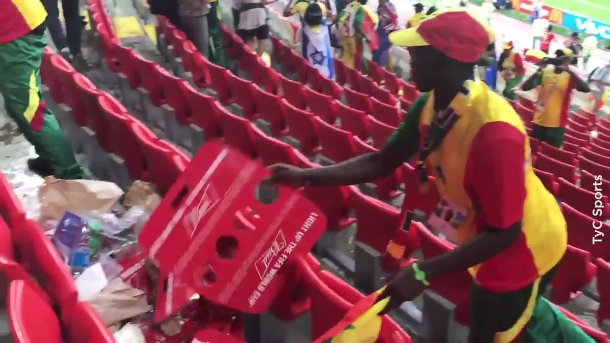 preview for Senegal Fans clean up stadium after beating Poland