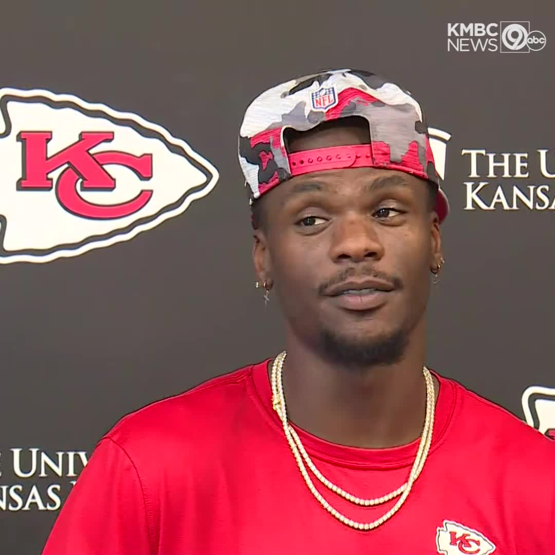 Chiefs' Skyy Moore hit with fake dinner bill as rookie prank