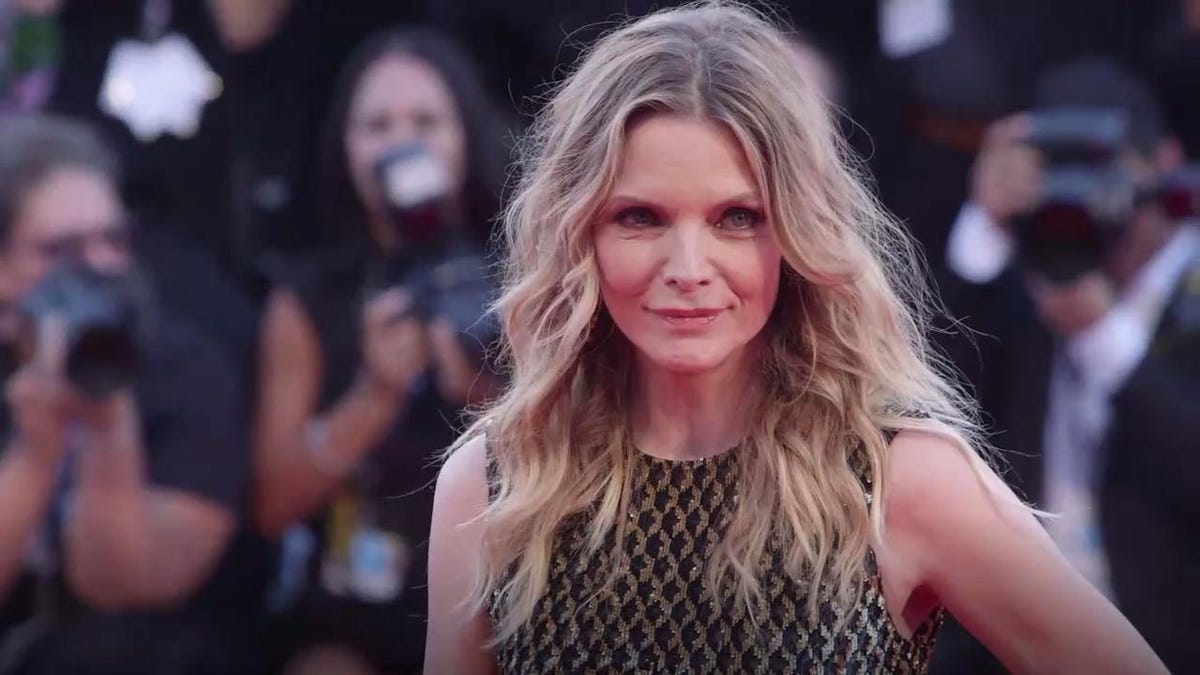 preview for Michelle Pfeiffer was the Chicest Person at the Venice Film Festival
