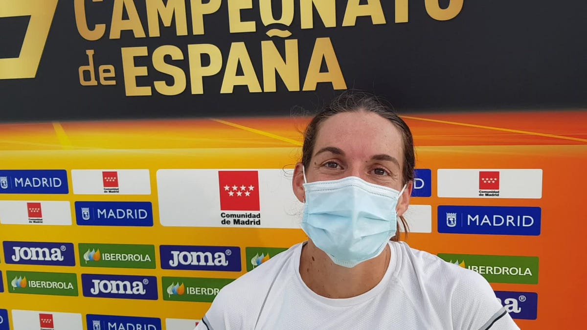 esther guerrero y orlando ortega recogen el trofeo al mejor atleta español de 2021