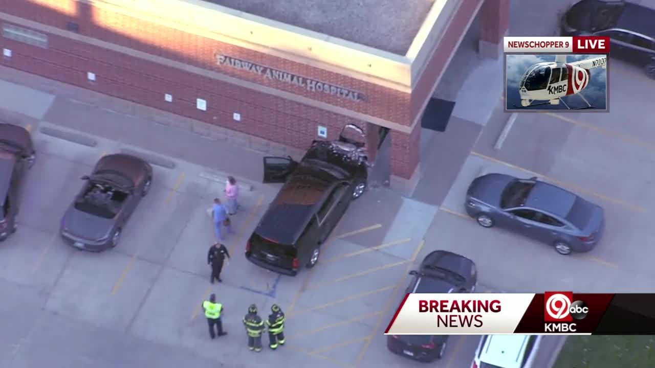 SUV crashes into Fairway Animal Hospital SUV crashes into Fairway Animal Hospital