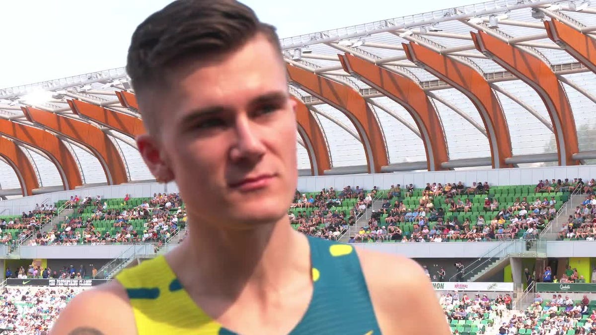 preview for Jakob Ingebrigtsen bate el récord europeo de 3.000m en Eugene