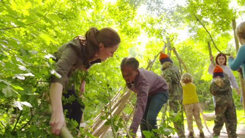 preview for Kate Middleton Helps Kids Build Dens on 'Blue Peter'