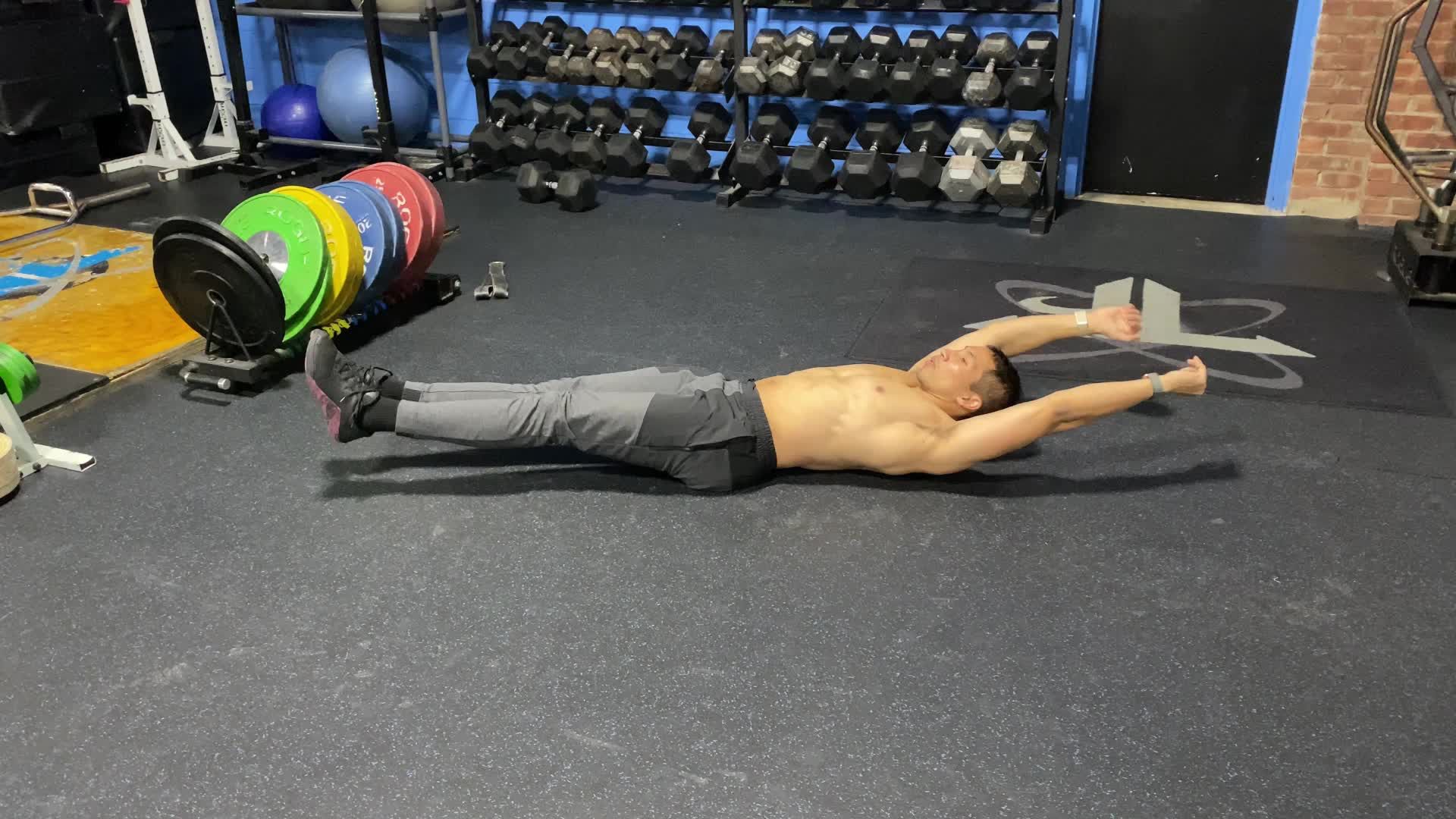 Use Sprinter Situps and Hollow Holds to Hone Perfect Obliques