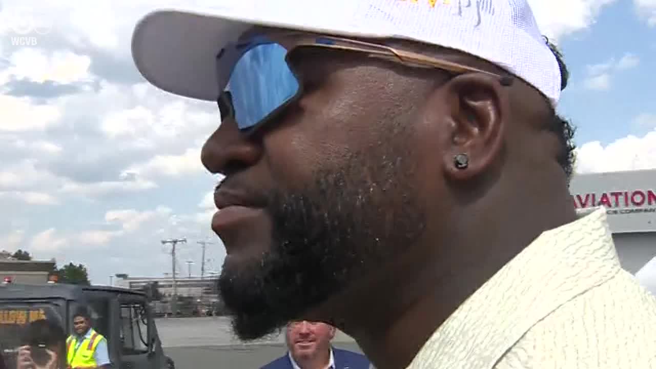 David Ortiz checks out his new plaque at Hall of Fame before leaving  Cooperstown - CBS Boston