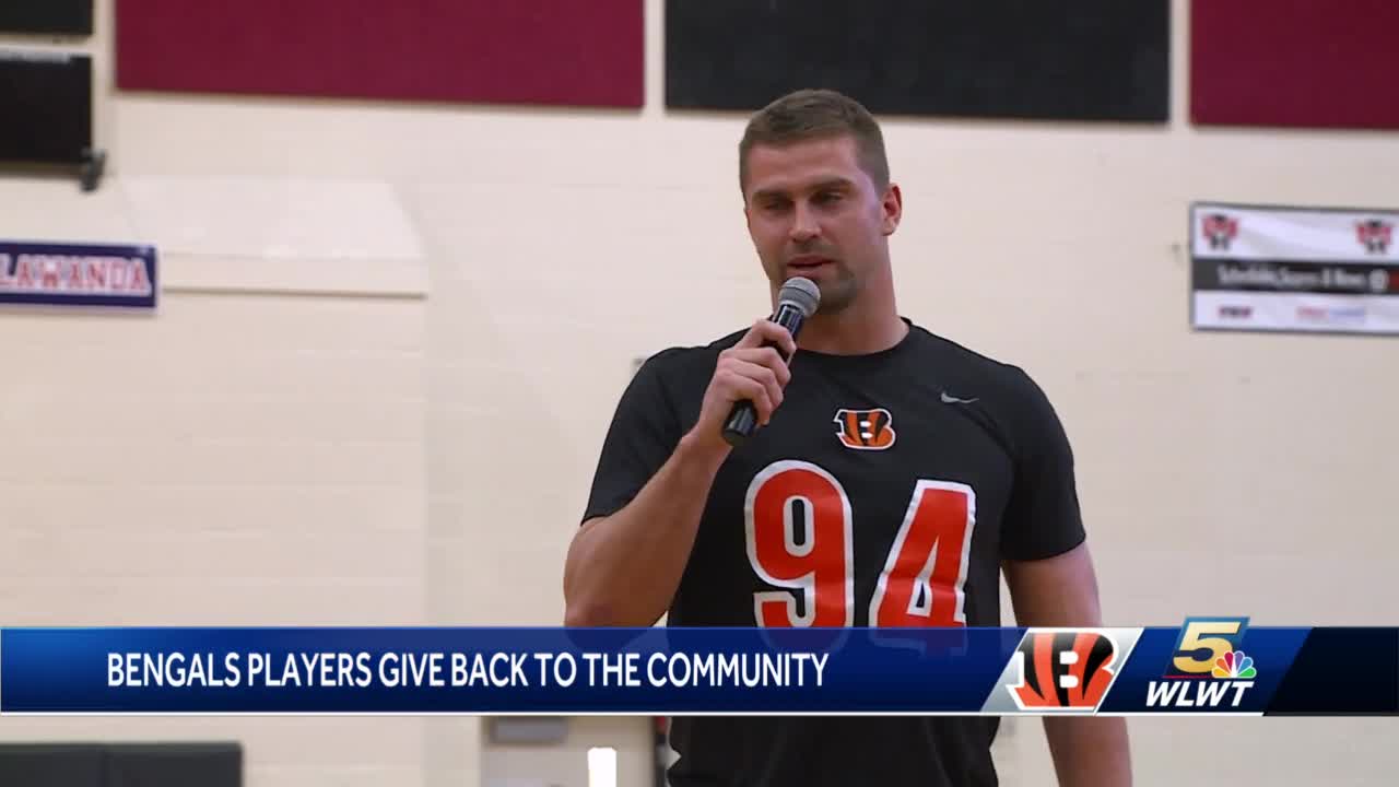 Bengals' Sam Hubbard launches 'Hubbard's Cupboad' to provide supplies to  local kids