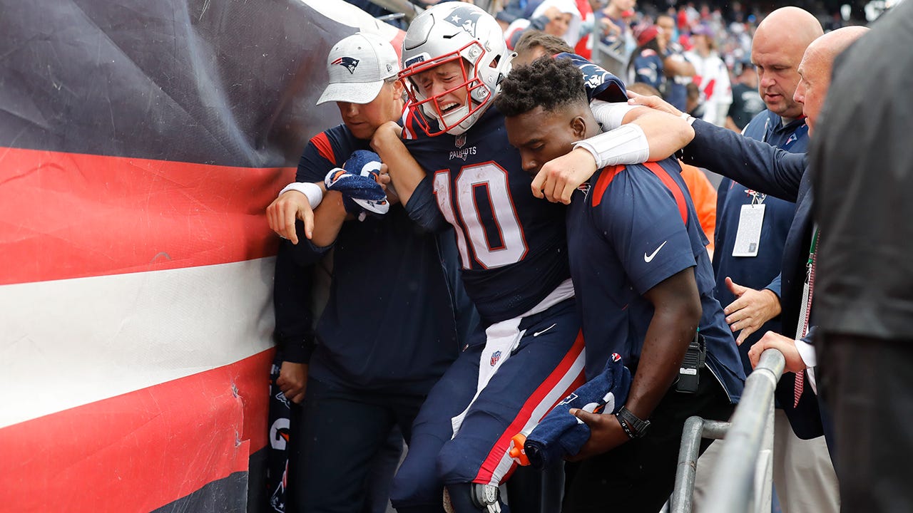 Mac Jones injury update: Patriots QB reportedly suffers high ankle sprain  in loss to Ravens