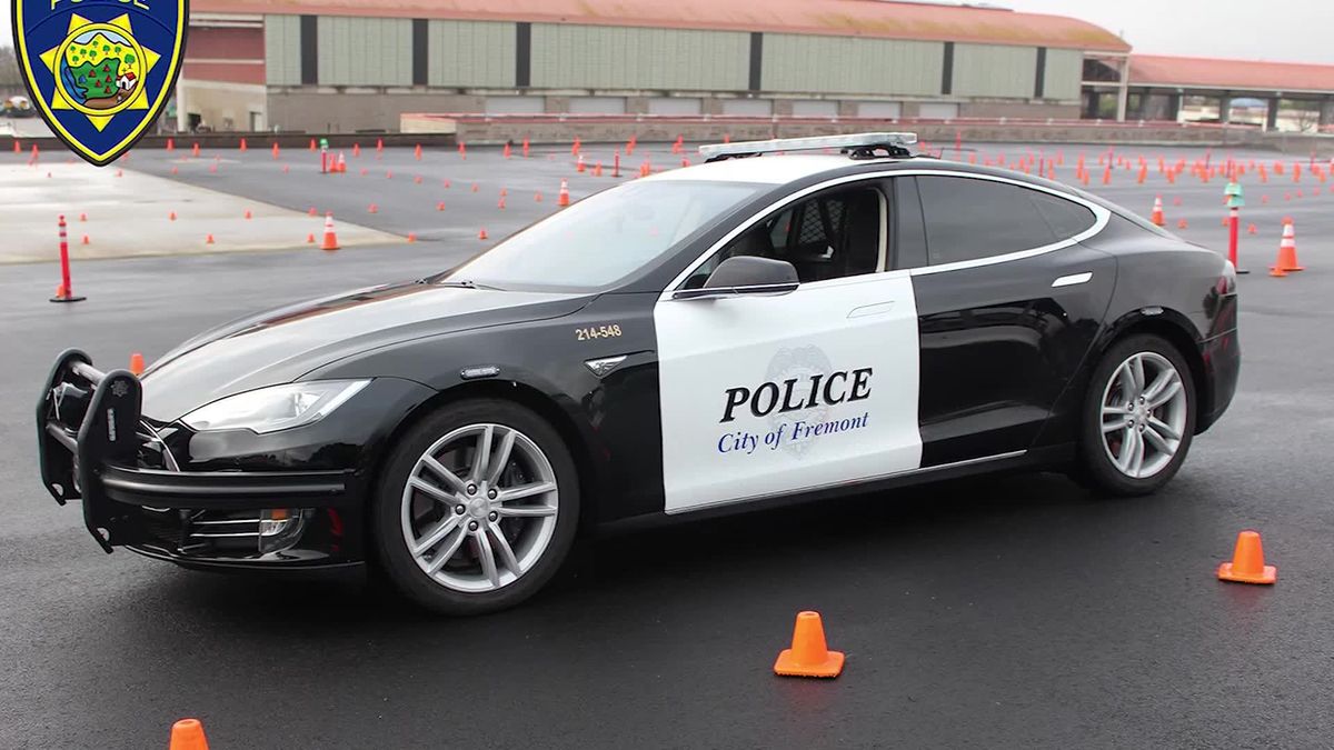 preview for This police department's Tesla ran low on power during a pursuit