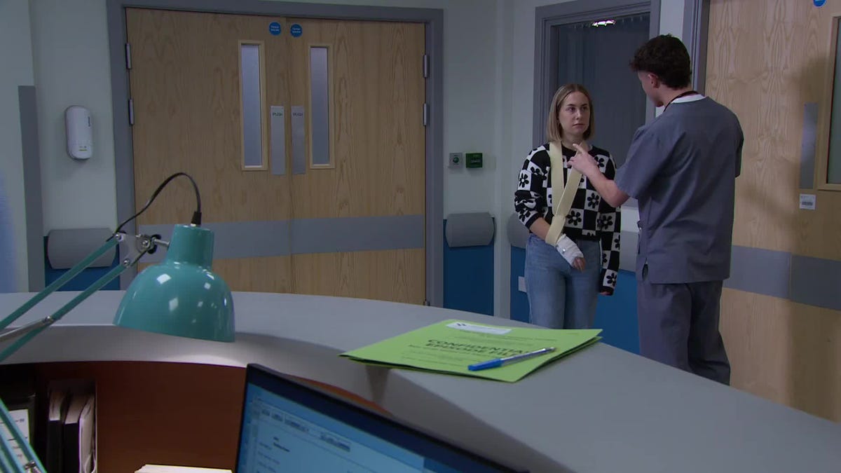 preview for Emmerdale's Jacob panics at the hospital (ITV)