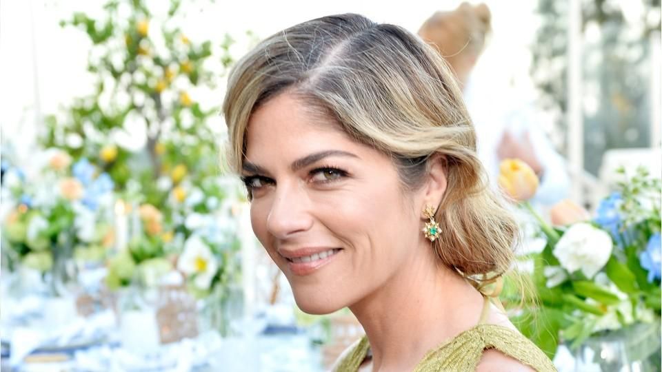 preview for Selma Blair Announces Multiple Sclerosis Diagnosis in Emotional Instagram Post