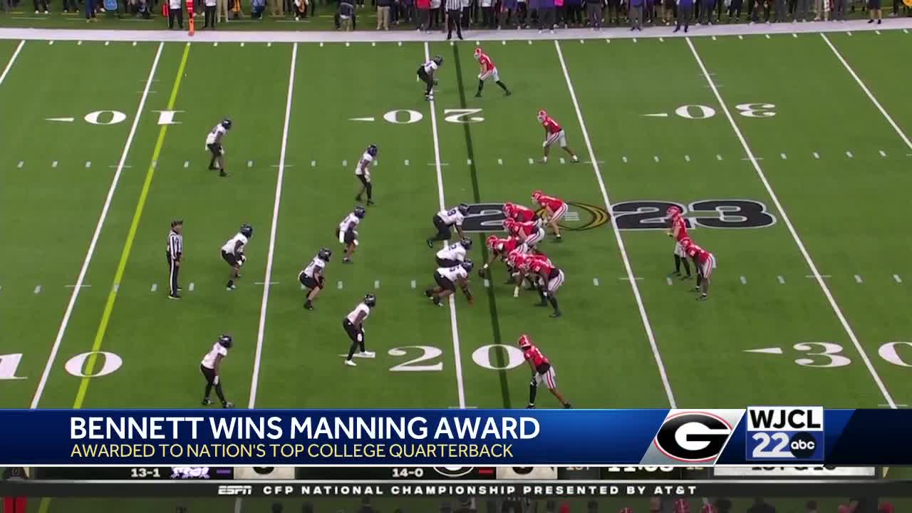 Joe Burrow wins the Manning Award