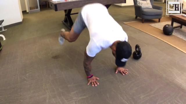 Hit Your Whole Body With This 12-Minute Workout The Next Time The Gym Is Swarming